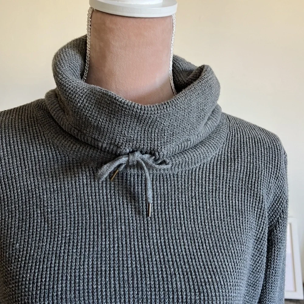 Lauren sweatshirt/top, gray waffle knit, with drawstring turtleneck, size L - Picture 4 of 9